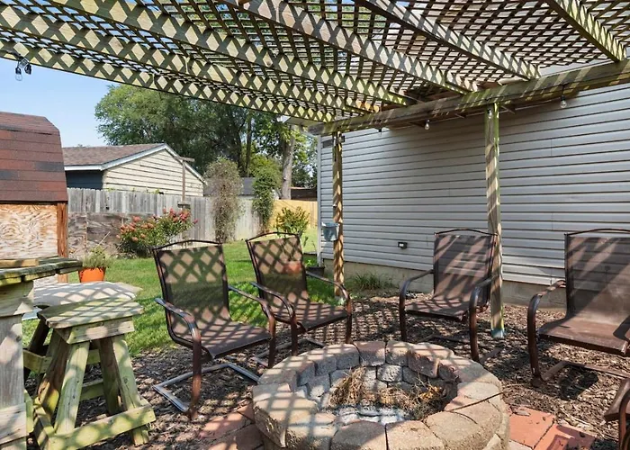 Poolside Palisade - A Fun Family Retreat For 6 Сasa de vacaciones Marquette Heights