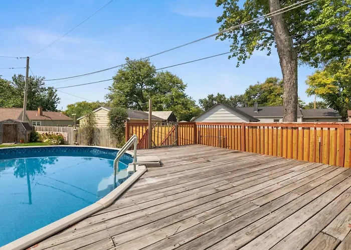Poolside Palisade - A Fun Family Retreat For 6 Сasa de vacaciones Marquette Heights