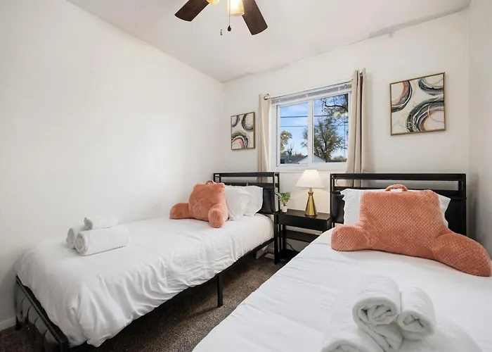 Сasa de vacaciones Poolside Palisade - A Fun Family Retreat For 6 *